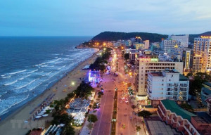 Bán đất ở, khu phố Thanh Thái, xã Quảng Cư, tp Sầm Sơn, tỉnh Thanh Hóa. DT đất: rộng 8m, dài 22m, thổ cư. Đường cụt rộng 1,8m. Sẽ làm và mở rộng đường vào tới đất. Giá 7 triệu/ m2.