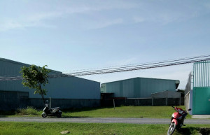 Bán đất mặt tiền, đường rộng 8m, xã Đức Hòa Thượng, huyện Đức Hòa, tỉnh Long An (Giáp Hóc Môn, TP.HCM). DT: 428m2 (10m x 42m), đất thổ cư. Khu đô thị loại 3. Thuận tiện xây biệt thự, nhà xưởng và kinh doanh mọi ngành nghề. Giá: 13 triệu/ m2.