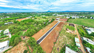 Bán đất Khu phố mới Đông Hòa - Trảng Bom - Đồng Nai. Đất phân lô (52 nền), đã ra sổ đầy đủ. DT mỗi nền: 5m x 20m. Giá 1,29 tỷ/ nền.